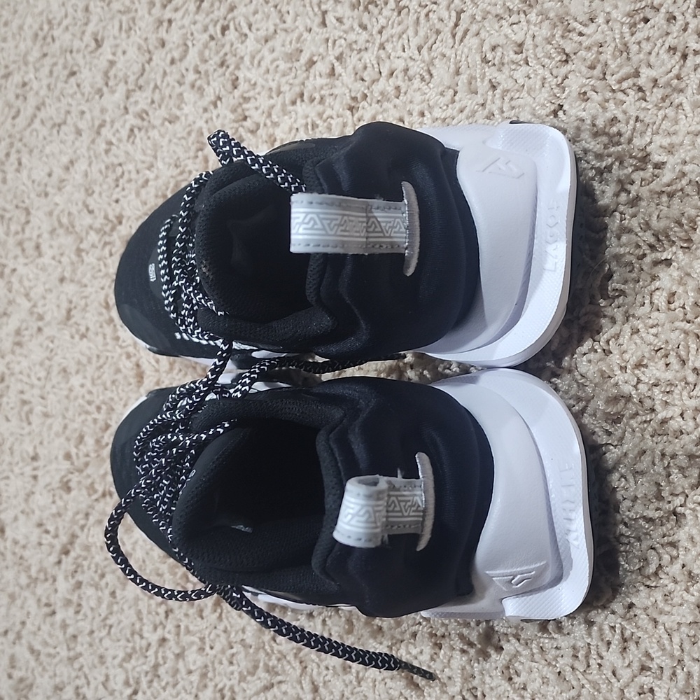 Nike Boy's Black and White Athletic Sneakers - Picture 4 of 6